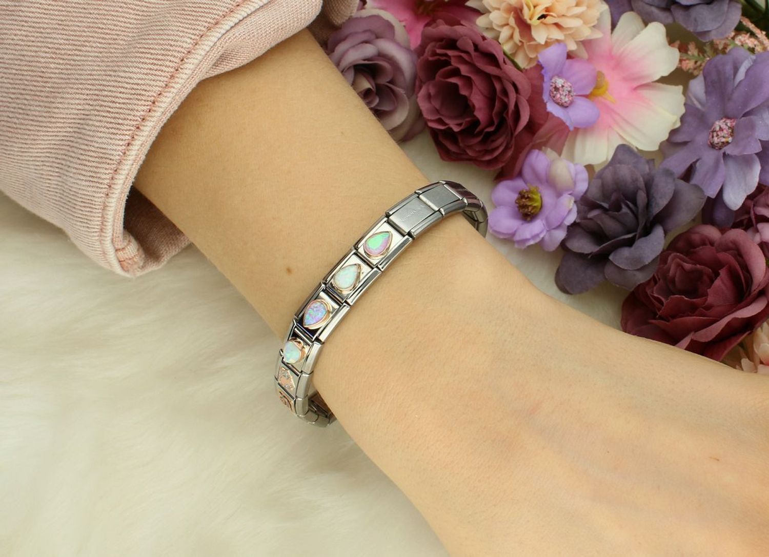 Nomination Link 9K zawieszka złoto Kropla Biały Opal skierowany w prawo 430514 07.jpg